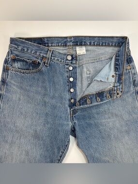 Levis 501 Jeans Mens 34x30 Button Fly Straight Fit Medium Wash Denim Classic